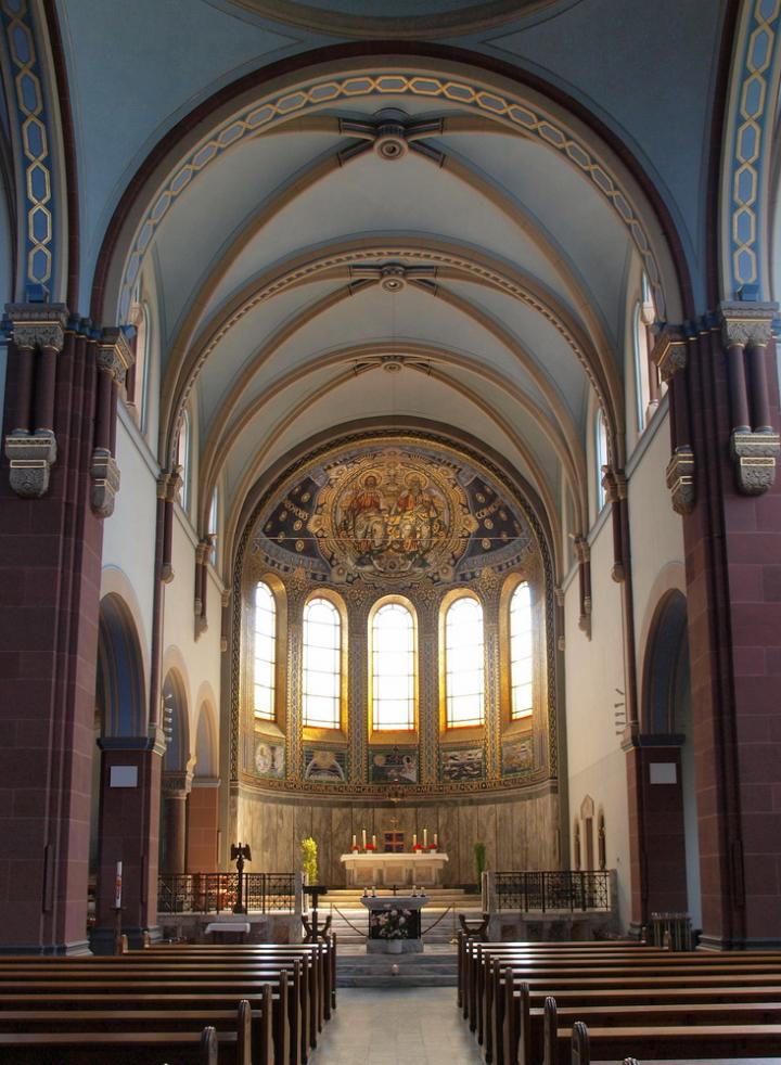 Chorraum der Kirche Herz Jesu (c) pfarreieigen / Foto: Andreas Hoffmann
