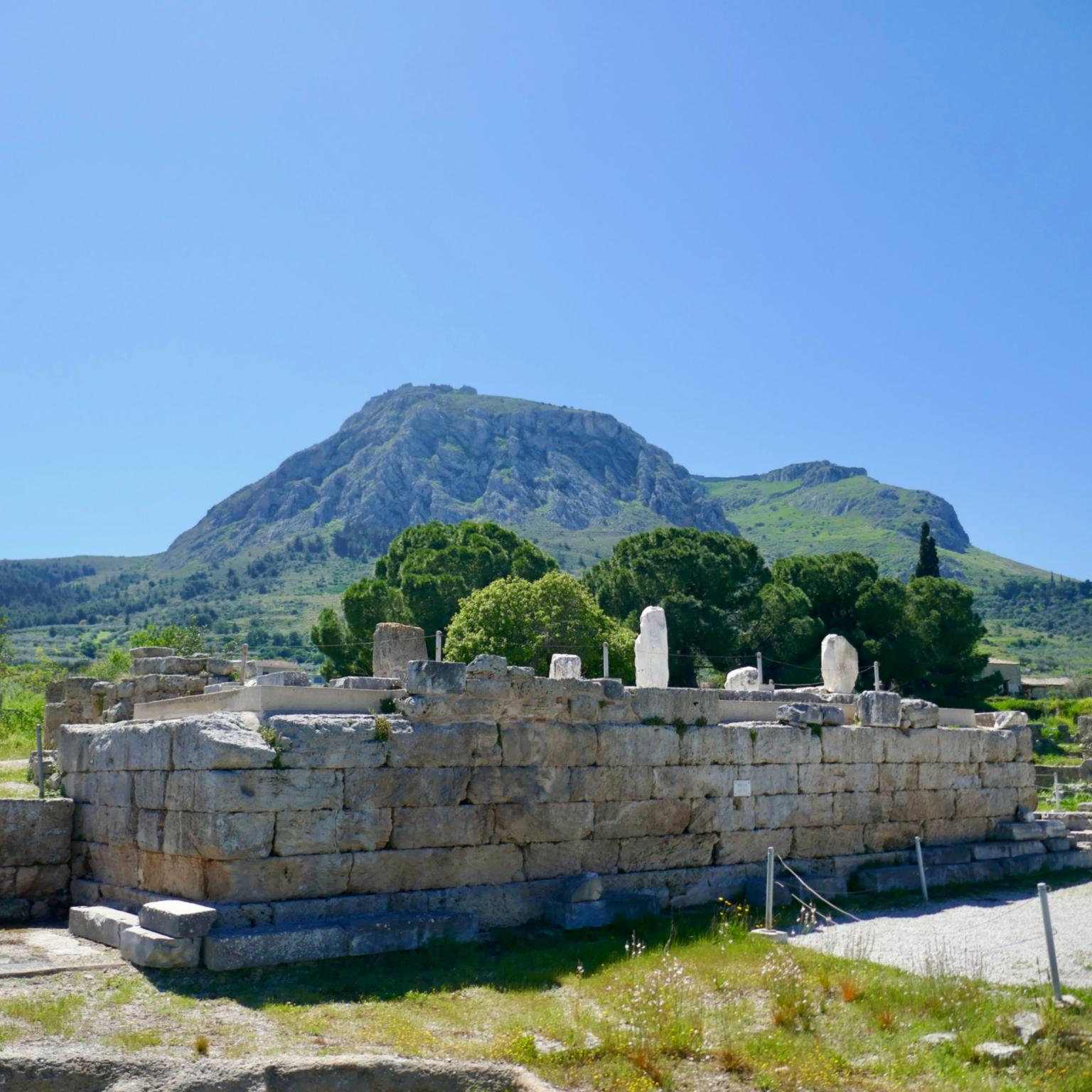 Stefan Rueben Das Bema im antiken Korinth.JPG