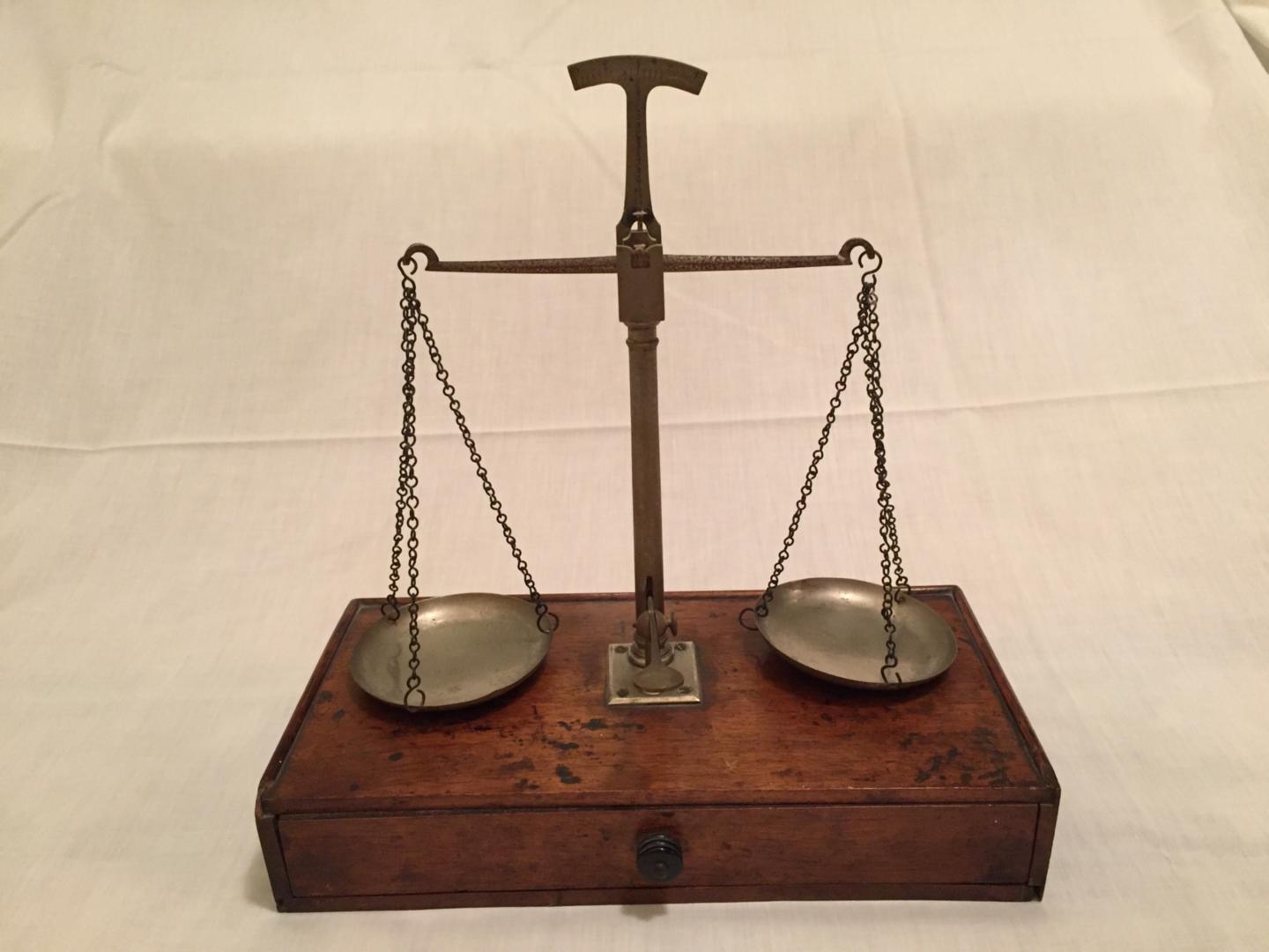 montgomster-scales-of-justice-982903 (c) Pixabay