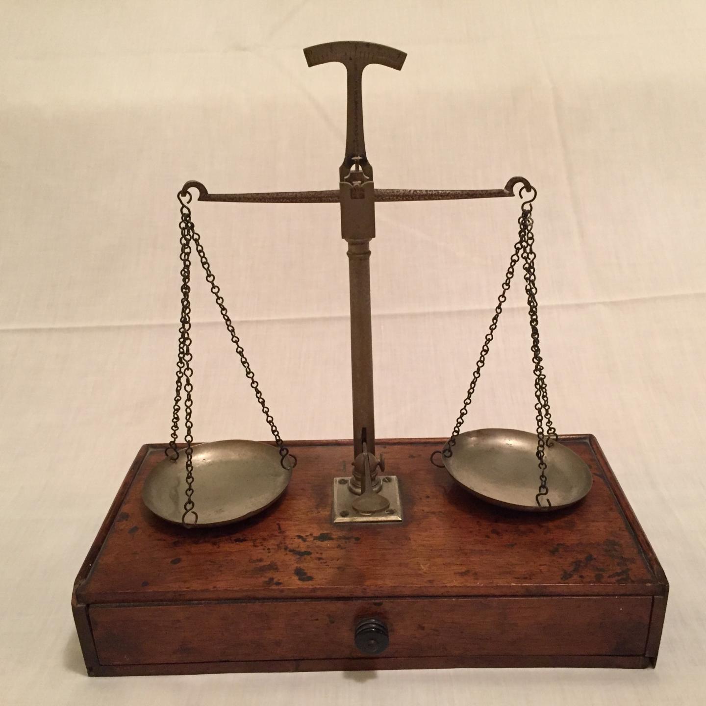 montgomster-scales-of-justice-982903